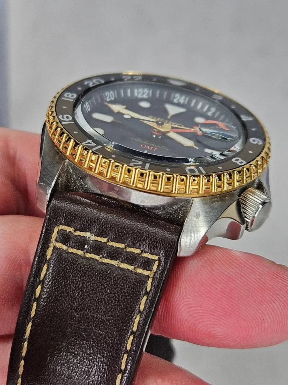 Seiko Sport 5 Automatic GMT 4R34-00A0 Black Gold Wristwatch Leather with Box